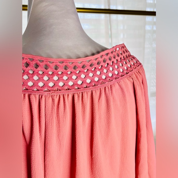 Off-Shoulder with Lattice Like Design and Elasticized Cuffs, Relaxed Fit, Sz M - Picture 5 of 6